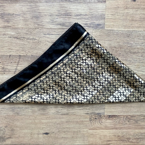 Coach Scarf - Picture 1 of 2